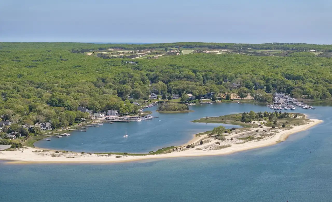 Yacht Hampton Marina | 51 Pine Neck Ave | Sag Harbor | New York | 11963