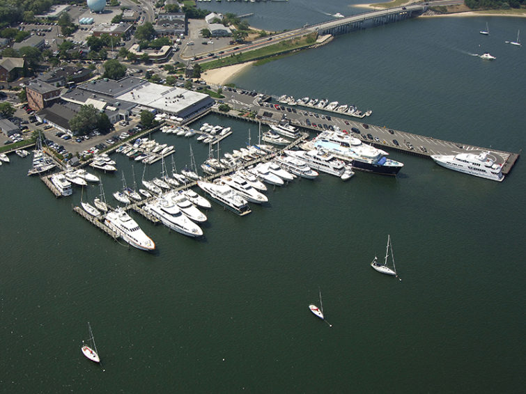 Yacht-Hampton-Dock-Sag-Harbor-755x566