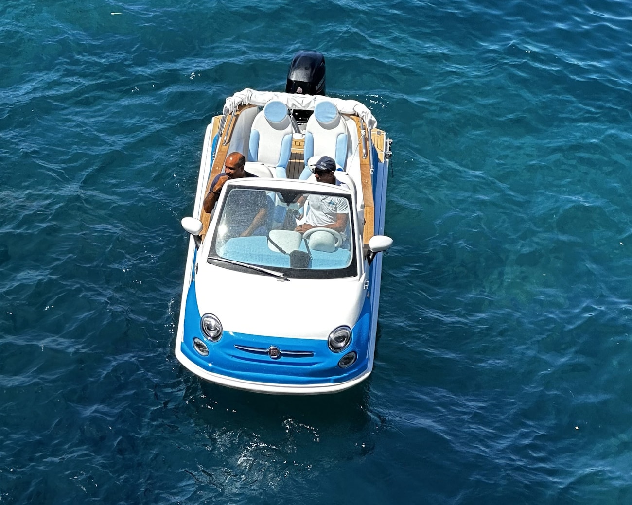 the-fiat-500-offshore-car-is-an-adorable-limited-edition-car-boat-hybrid_4